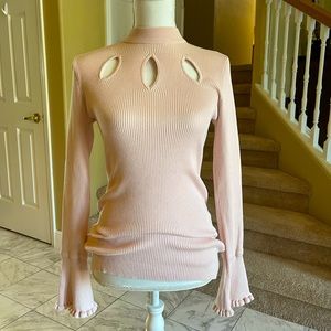 Beautiful new sweater in light pink